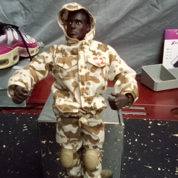 12" Gunny action figure from es toys - Picture 4 of 5